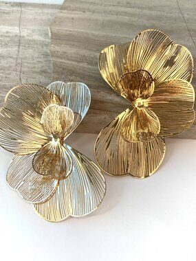 NEW ~ Anthropologie Oversized Wire Flower Stud Earrings